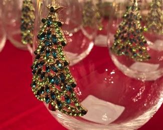 Rhinestone encrusted Xmas wine glasses. Stemmed and unstemmed