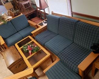 4 PC amish hand made furniture, nice!! 800.00 all.