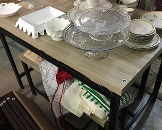 Small table & 4 stools