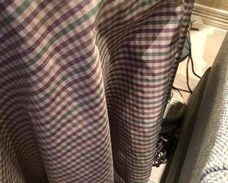 $125   Round skirted table with glass top.  Fabric is Robert Allen silk.   EUC. 28H x 30 diameter.   Pick up by November 12 in Seven Meadows in Katy. 