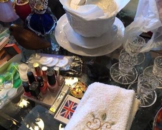 Miscellaneous household decor