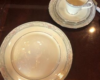 Lenox Charleston - 5 piece setting, service for 12