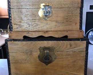 Pair wooden boxes 