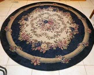 Large round area rug approx. 6-7'