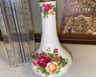 Royal Albert Old Country Roses Vase 5" $8.00