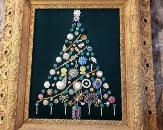 CHRISTMAS JEWELED FRAMED TREE