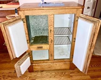Antique Gibson ice box w/ porcelain insides