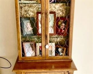 Display cabinet, very good condition