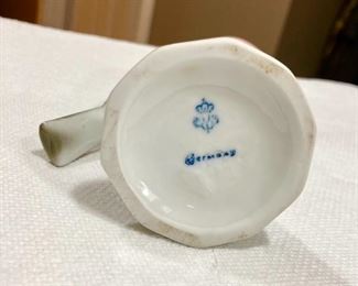 Germany bird figurine, bottom view