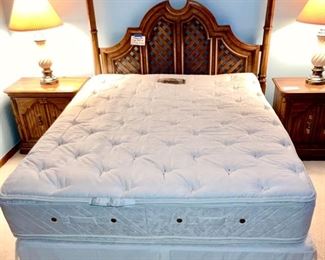 Thomasville bed w/ Beauty Rest mattress & box spring (clean)