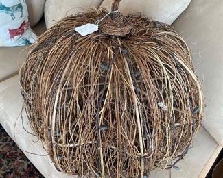 Lighted Grapevine Punkin, $45