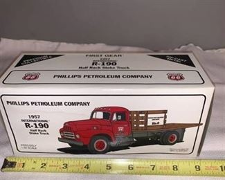 Phillips 66 1:34 Scale Die-Cast 1957 International R-190 Half Rack Stake Truck Location Spare