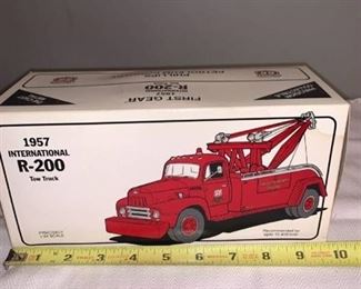 Phillips 66 1:34 Scale Die-Cast 1957 International R-200 Tow Truck Location Spare