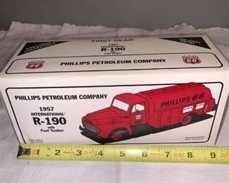 Phillips 66 1:34 Scale Die-Cast 1957 International R-190 Fuel Tanker Location Spare