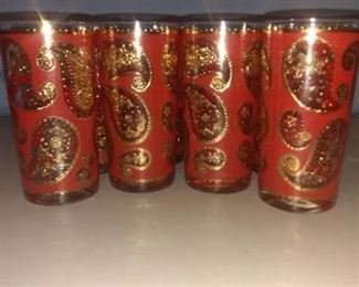 Lot Of 8 Mid Century Paisley Decorated Glasses In Excellent Condition
