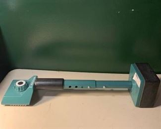 Carpet Installation Knee Kicker Location 2D