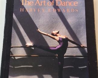 The Art of Dance, Harvey Edwards, Bullfinch Press, 1989. ISBN 0821217348.