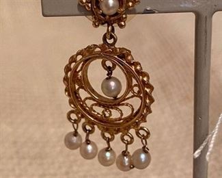 74.$495 - 14kt Victorian earrings 
