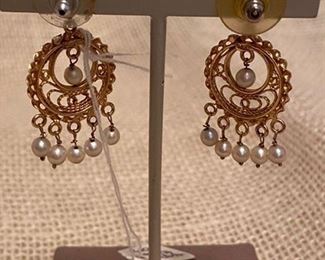 74.$495 - 14kt Victorian earrings 