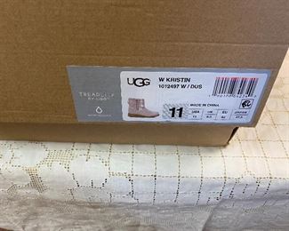 $100 UGG short boots brand new never used sz 11