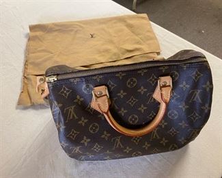 $595 Louis Vuitton Speedy 25 monogram bag 16” x 12 1/2” x 7” 