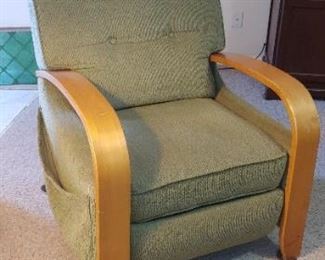 Beautiful mid-century modern dial Alan white recliner extremely comfortable
