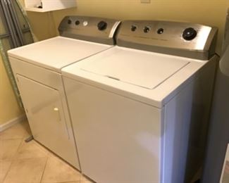 Super nice Frigidaire washer machine and dryer White and stainless steel