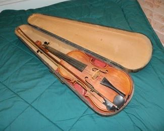#1 Antique Violin, Bow & G & B marked Wood case - condition issues $125 