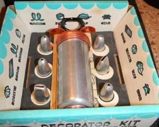Vintage Mirro Decorator Kit - new in box -$25
