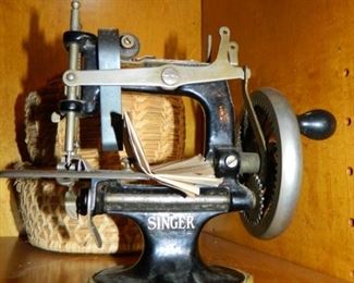 Singer 20 Child Miniature Sewing Machine $125