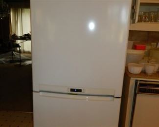Samsung Refrigerator $600