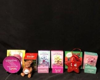 Family Presents Small Trinkets for Everyone Location shelf P3