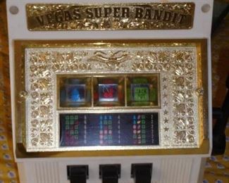 10 cent working 'Vegas Super Bandit' novelty  slot machine