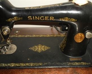 Vintage Singer sewing machine in original cabinet 