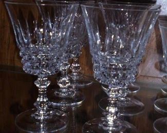 6 stemmed wine glasses