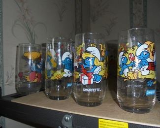 8 vintage 'Smurf' glasses