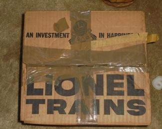Vintage Lionel train - 6 cars w/transformer but no track and original box 