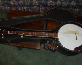 5 string banjo  ( 1 string missing) w/hard case