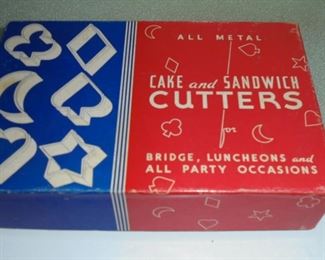 Vintage cake & sandwich cutters in orig. box