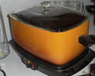 Gold slow cooker