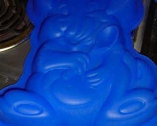 5 pieces of blue rubber cake molds