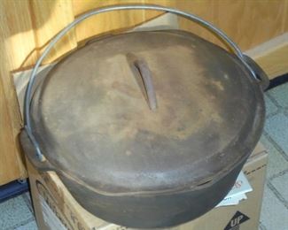 Old cast iron dutch oven w/lid & handle