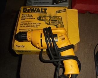 DeWalt 5.4 amps/heavy duty 3/8" drill w/box
