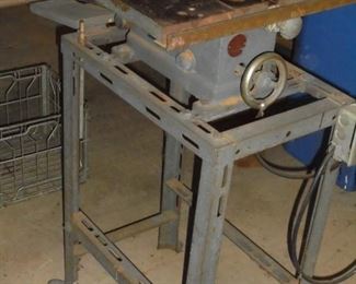 Table Saw on metal stand w/guide