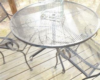 Metal patio table w/2 matching chaiirs