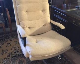 Lazy Boy Cushioned Desk Chair