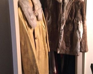 Estate Closet contents including vintage ladies coats, fur (looks to be rabbit) and fur collar leather coat.   Bristol, CT local buyers take note!  Pick up at the estate will be schedule after the auction date.  Great buying opportunity for local CT buyers! (f/b)
