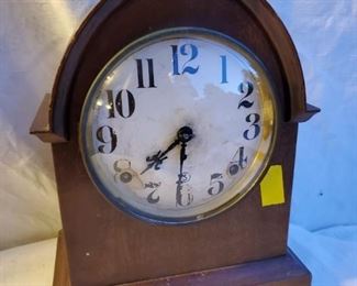 Vintage Beehive Shelf Clock, measures approx. 11 in. high x 8 in. wide.