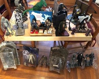 Estate lot of Silver Screen Edition figures including The Mummy, The Great White North, Frankenstein, Dracula, etc.