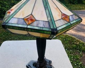 Leaded Glass table lamp, Arts and Crafts style leaded stained glass shade, nice lamp with claw feet on pedestal.